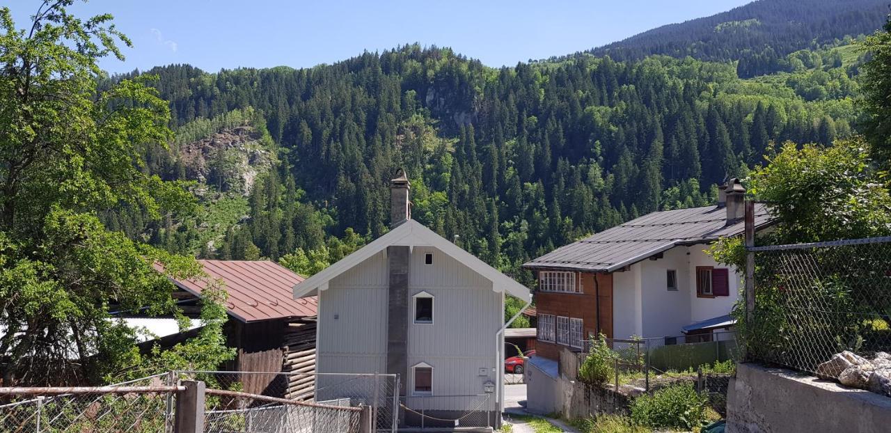 Casa Cuschina - Mit Sauna In Der Schoenen Surselva Dardin المظهر الخارجي الصورة